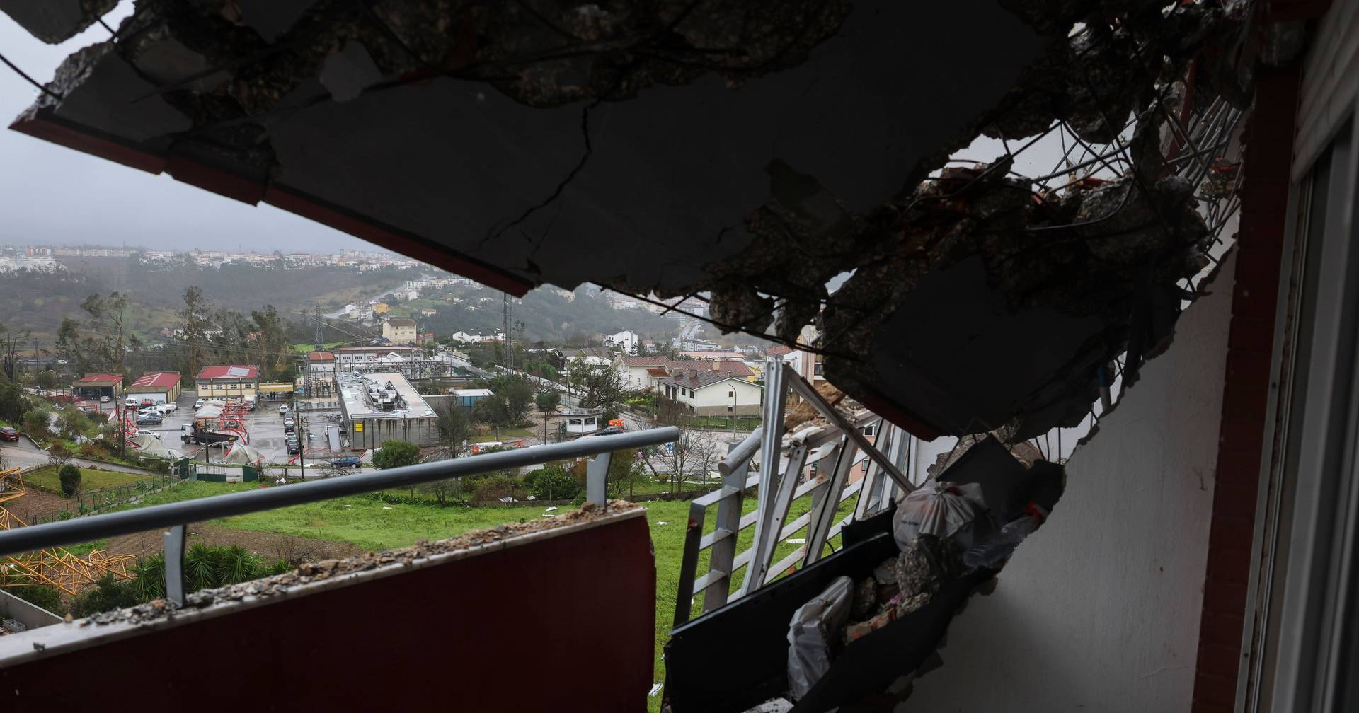 Depressão Kristin: água deverá regressar amanhã a algumas zonas de Leiria, Von der Leyen garante apoio da UE à recuperação