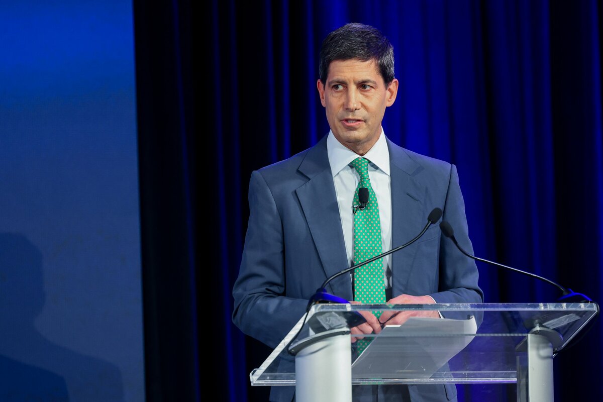 Trump taps ex-Fed governor Kevin Warsh to chair U.S. central bank