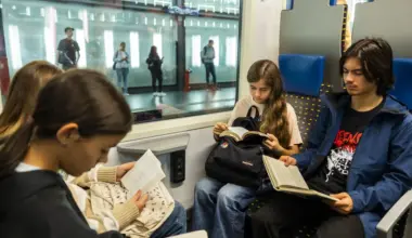 Les apprentis suisses passent 90 minutes en déplacement