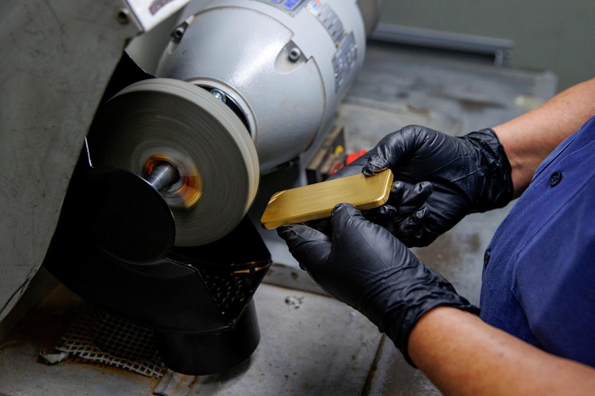 Gold Drops as Traders Look Past Geopolitical Risk to US Data