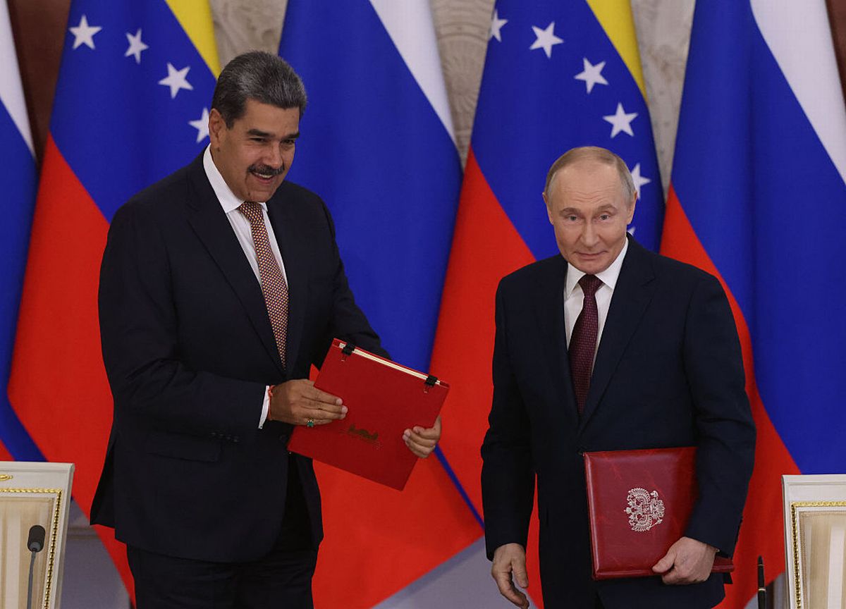 Putin with seized Venezuelan President Maduro