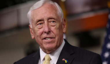 WATCH: Rep. Steny Hoyer announces retirement in emotional House floor speech