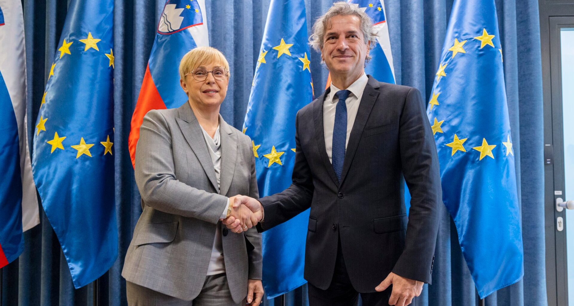 (VENEZUELA) Stališča Goloba in Pirc Musarjeve o ameriškem posegu se sploh ne razlikujejo kaj dosti od stališč Severne Koreje