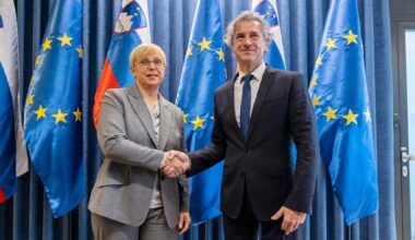 (VENEZUELA) Stališča Goloba in Pirc Musarjeve o ameriškem posegu se sploh ne razlikujejo kaj dosti od stališč Severne Koreje