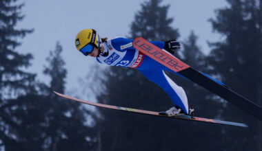 Jenny Rautionahon lisäksi Suomesta lähtee naisten mäkihypyn maailmancupiin peräti viisi muuta hyppääjää. (arkistokuva) LEHTIKUVA /  AFP