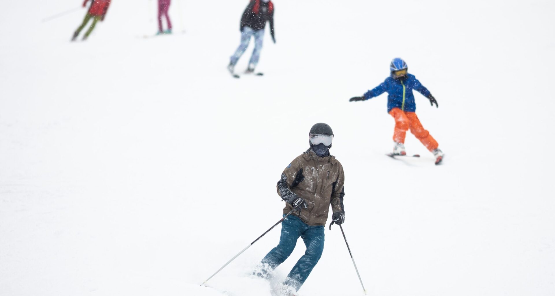 Sneženie potrápilo vodičov, v lyžiarskych strediskách ho vítajú