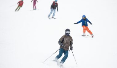 Sneženie potrápilo vodičov, v lyžiarskych strediskách ho vítajú