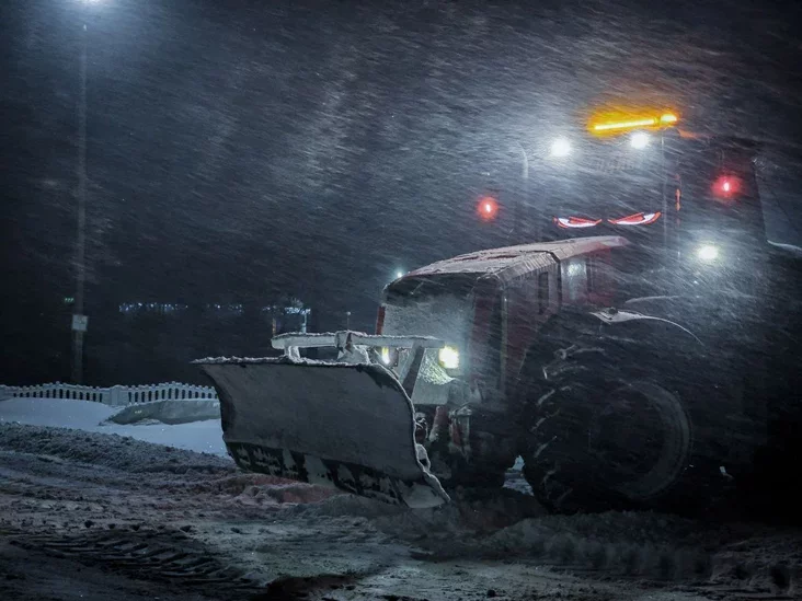 Snow removal on a road in Pinsk district