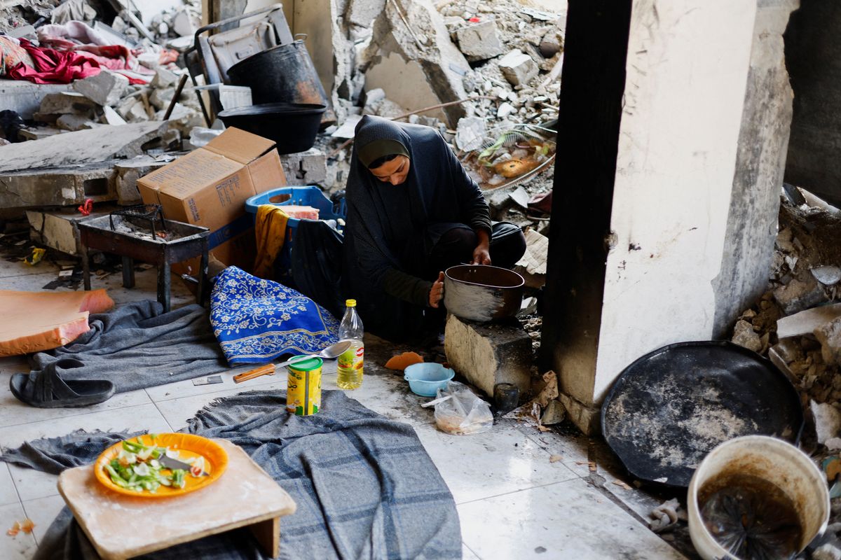 Israël tue quatre Palestiniens, frappe un site de tirs de roquettes