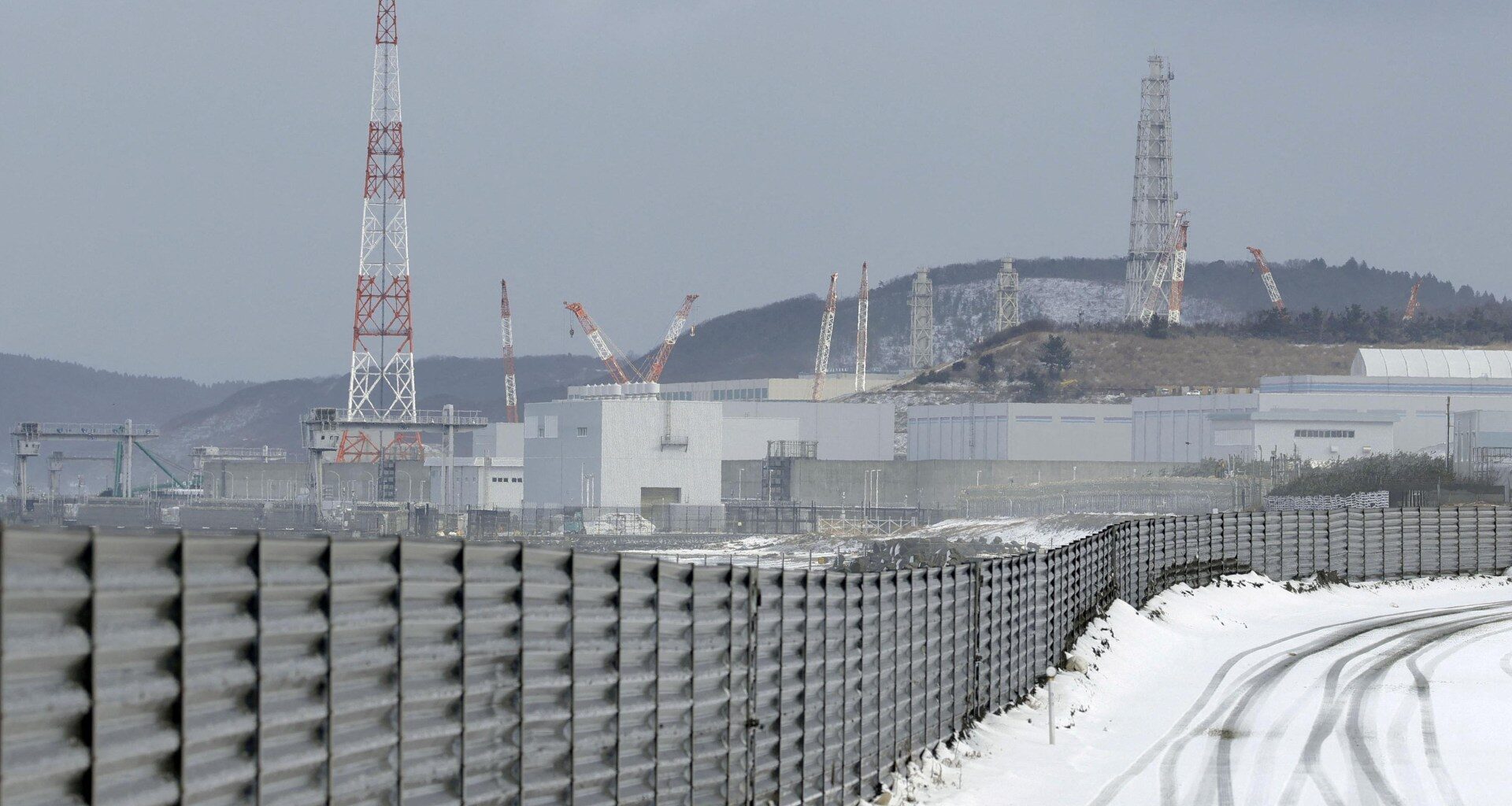 Japan shuts reactor at world’s biggest nuclear plant a day after restart | Nuclear Energy News