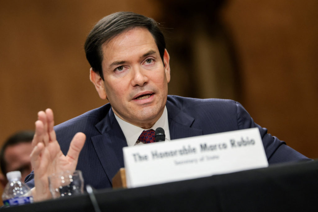 WATCH: Coons, Rubio disagree on whether Congress should've been consulted before Maduro ouster