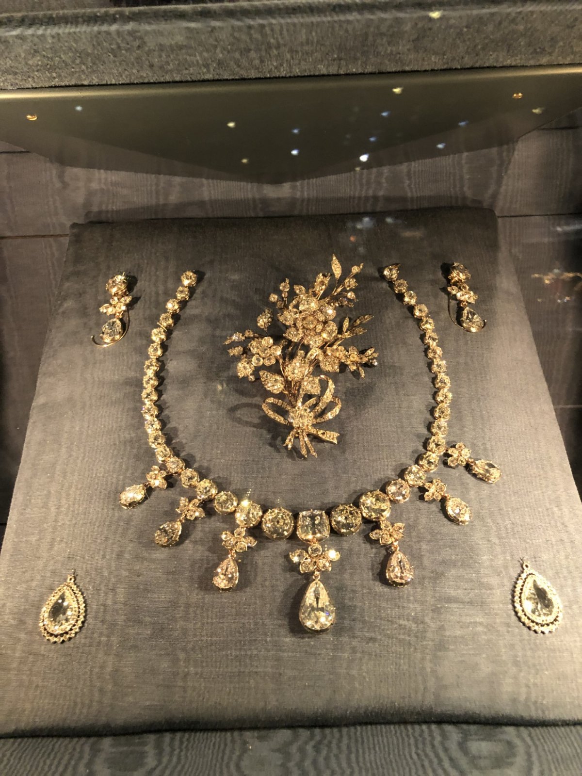 The diamond brilliant parure from the Danish crown jewel collection (Kristina Solberg)