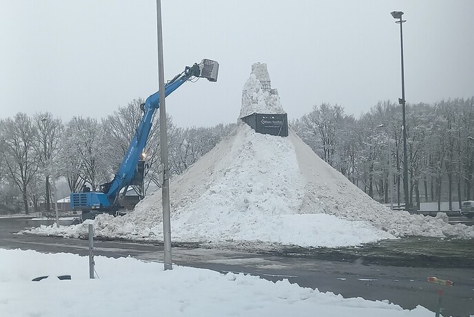 In Staphorst de grootste sneeuwpop van Nederland?