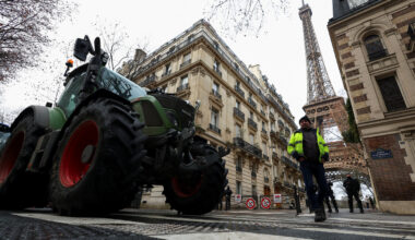 Police officers stand next to tractors blocking a road near the Eiffel Tower, as French farmers protest against the government's handling of the EU-Mercosur free trade agreement and the handling of the lumpy skin disease outbreak, in Paris on Jan. 8, 2026. REUTERS/Gonzalo Fuentes     TPX IMAGES OF THE DAY