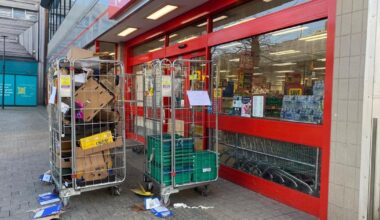 Suspect still at large after Iceland burglary in Swindon