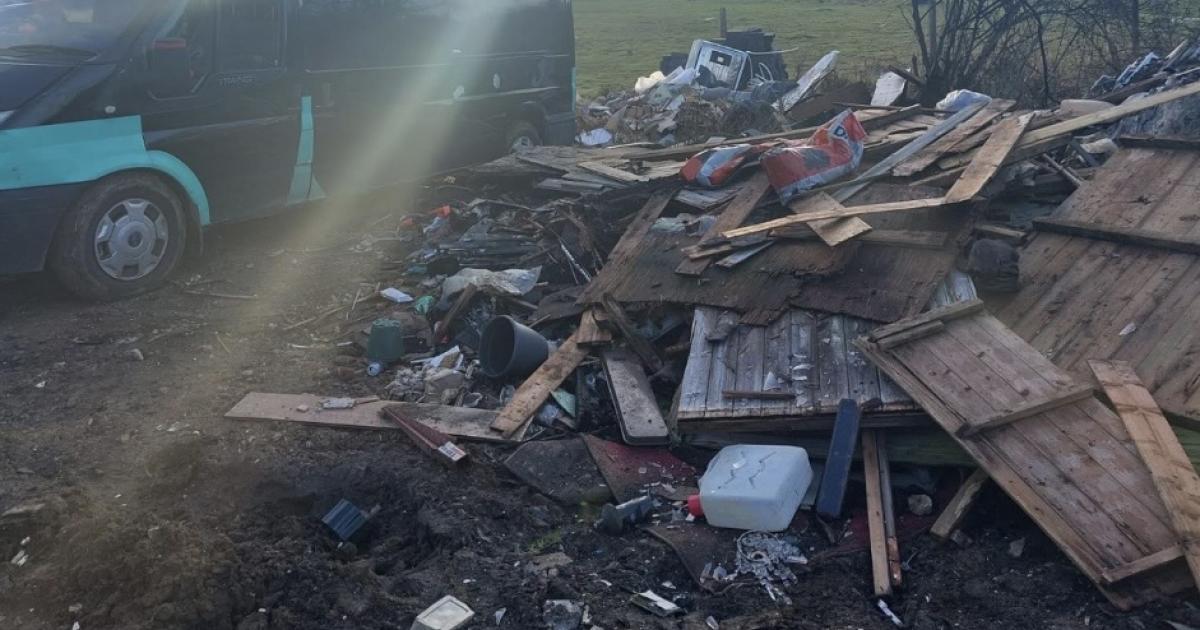 Man 'of interest' to immigration caught 'fly tipping'