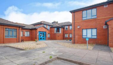 Hundreds attend meeting over Plas yn Rhos asylum seeker plan