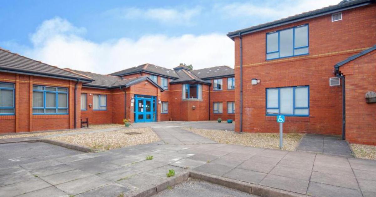 Hundreds attend meeting over Plas yn Rhos asylum seeker plan