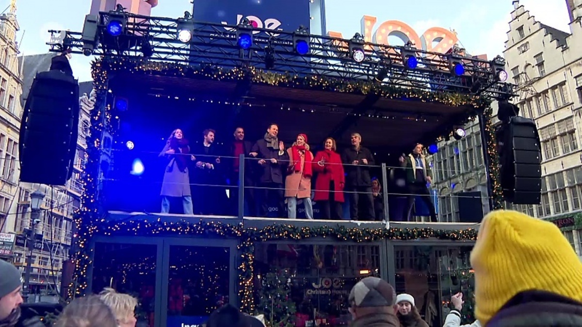 Burgemeester Els van Doesburg vond eerste nieuwjaarsdrink spannend: “Er werd verwacht dat ik de Macarena danste” - GVA