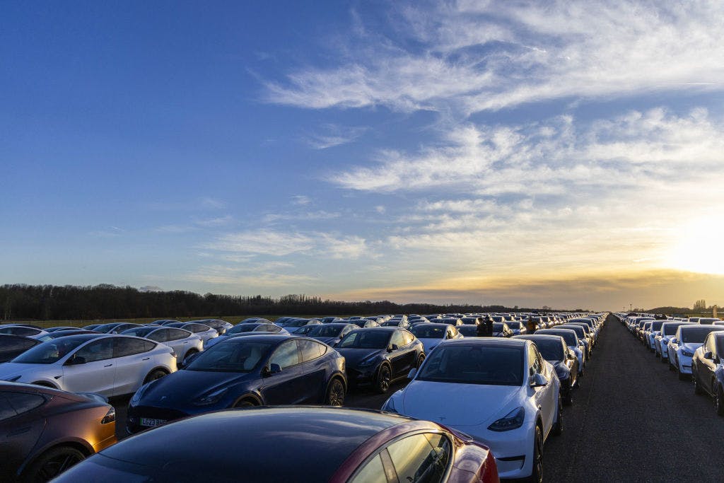 Tesla trades higher after Musk has "lovely dinner" with President Trump