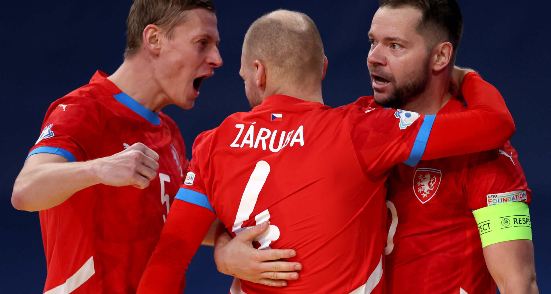 Češi vydřeli s Litvou v poslední minutě bod