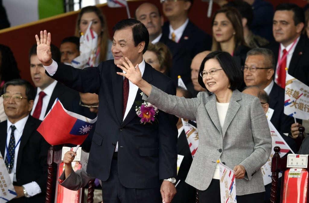 Su Jia-chyuan stood as the running mate of former Taiwanese leader Tsai Ing-wen (right) in 2012. Photo: AFP