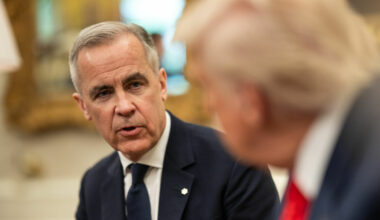 Trump threatens Canada with tariffs if it “makes a deal with China'