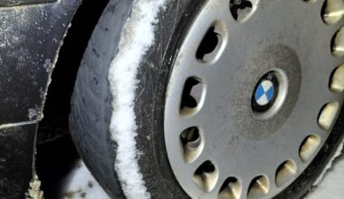 Na łysych oponach w czasie śnieżycy - stanowcza reakcja policjantów ruchu drogowego - Aktualności