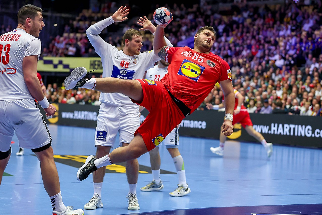 Tobias Wagner mit Ball