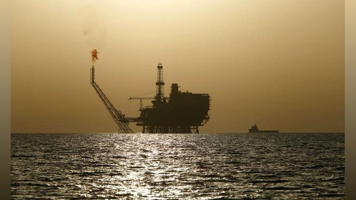 Crude Oil Futures Fall on Weak Global Cues