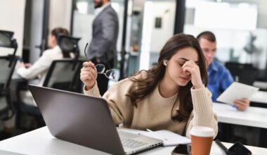 Quarter of British workers say their job makes them unhappy