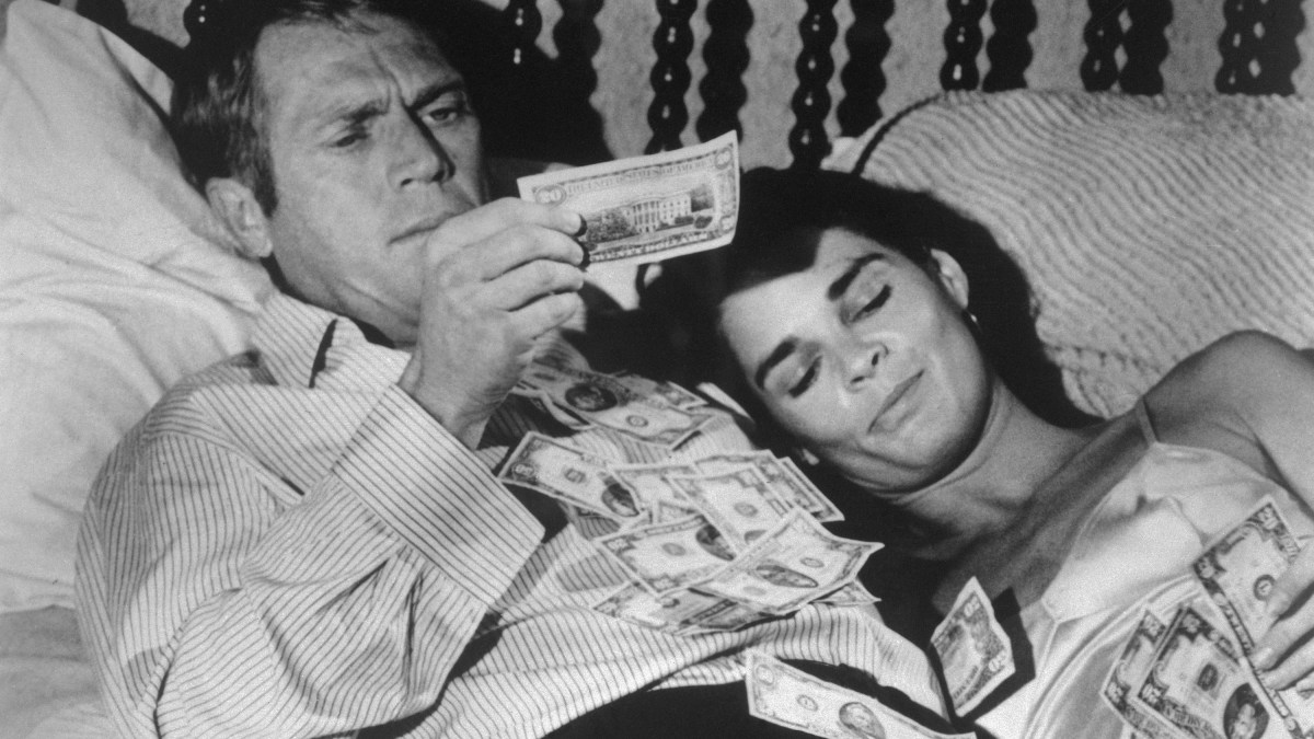 How hard cash and central banks are fuelling a global crime wave