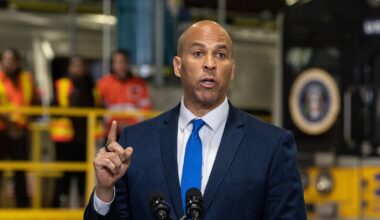 Crypto bill advances in Senate committee despite Demcrats’ Trump, DeFi concerns – DL News