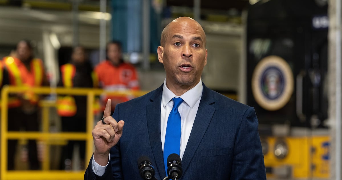 Crypto bill advances in Senate committee despite Demcrats’ Trump, DeFi concerns – DL News