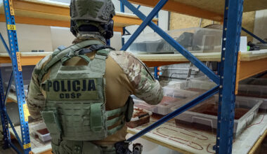 CBŚP zlikwidowało nielegalne laboratorium narkotyków. Zabezpieczono ponad pół tony klofedronu - Aktualności
