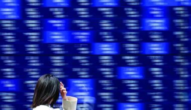 Oil rebounds, stocks ease on geopolitics, US data