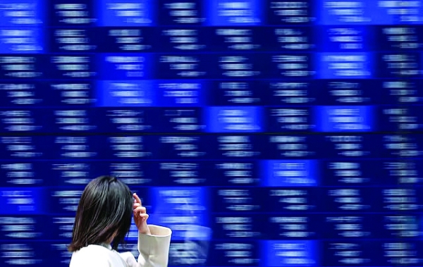 Oil rebounds, stocks ease on geopolitics, US data