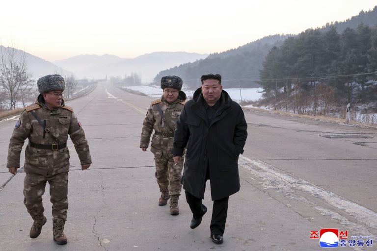 This picture released by North Korea's official Korean Central News Agency (KCNA) shows North Korean leader Kim Jong Un (R) inspecting a missile launch exercise in Pyongyang