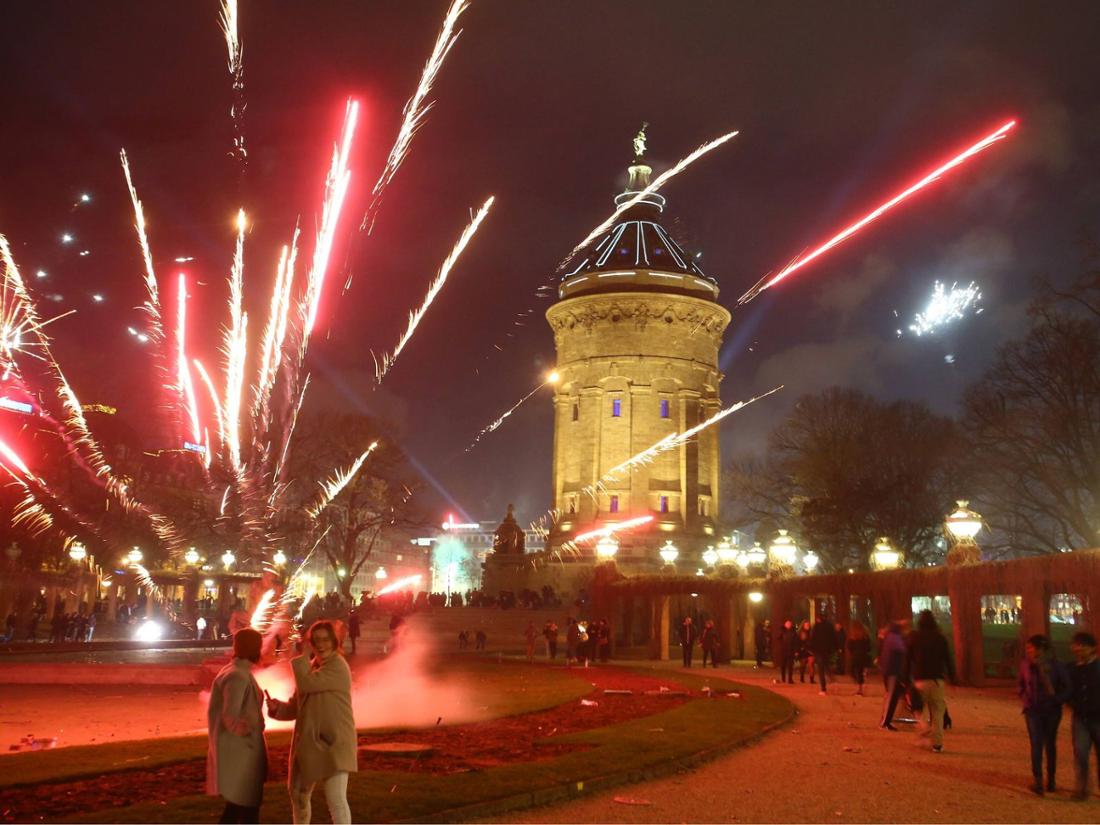 Feuerwerk am Mannheimer Wasserturm im Jahr 2018