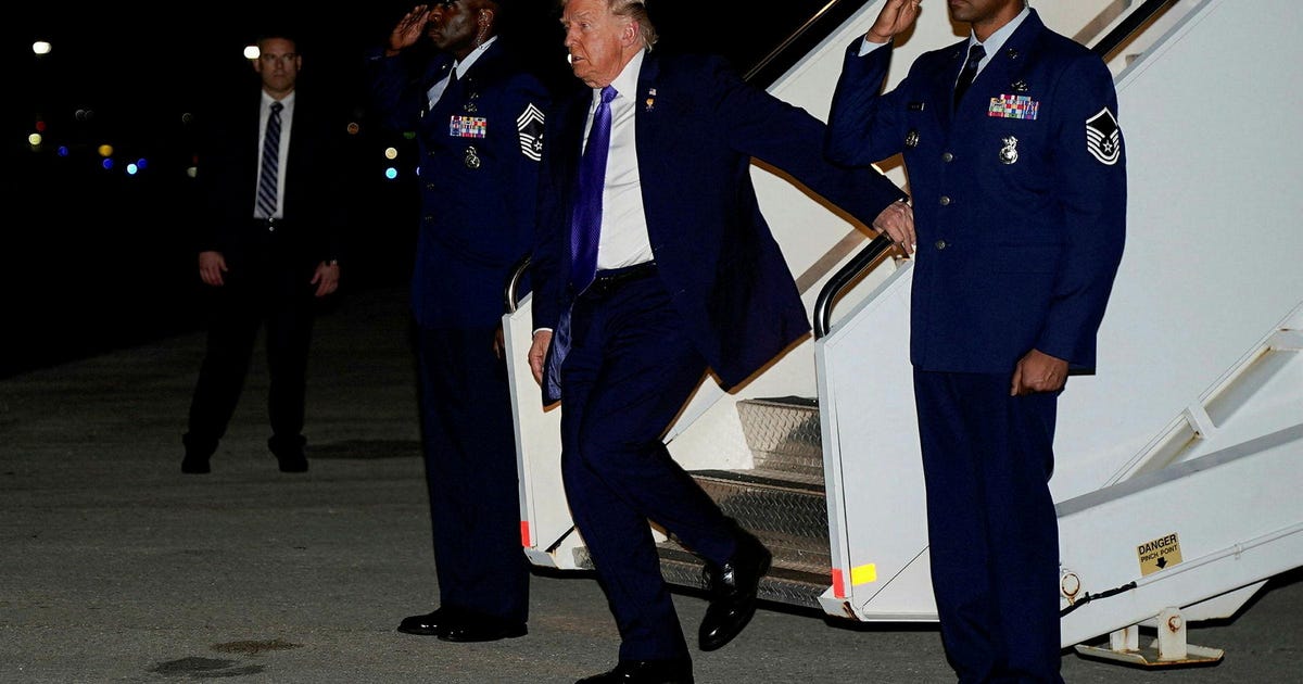 Trump: U.S. Watching Iran Closely and Will Intervene if It 'Starts Killing People'