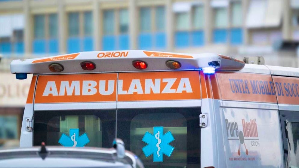 ARCHIVE - An ambulance drives in Rome. Photo: Marijan Murat/dpa/Archive image