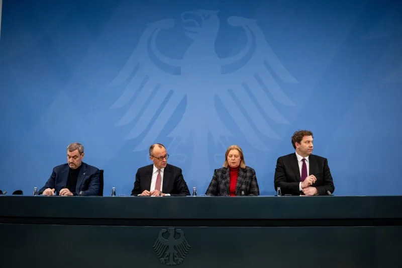 (L-R) Minister-President of Bavaria Markus Soeder, German Chancellor Friedrich Merz, Minister of Labor and Social Affairs Baerbel Bas and German Minister of Finance Lars Klingbeil attend a press conference on the coalition committee at the Chancellery. Fabian Sommer/dpa