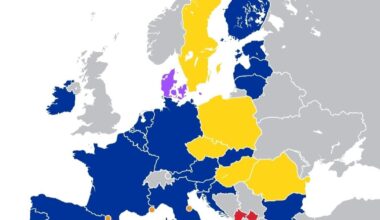 Mai sunt 6 tari in UE care nu folosesc Euro drept moneda nationala : Romania, Ungaria, Polonia, Cehia, Suedia si Danemarca