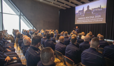 Odprawa podsumowująca pracę krakowskiej policji w roku 2025 - AKTUALNOŚCI