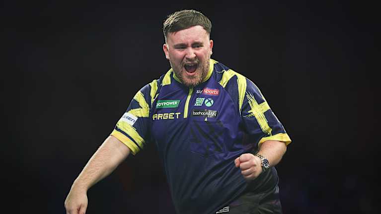 Luke Littler tuulettaa.