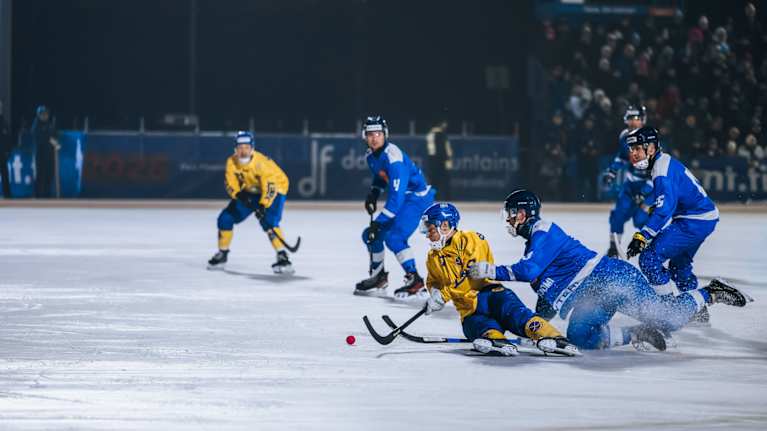 Suomi ja Ruotsi jääpallon MM-finaalissa.