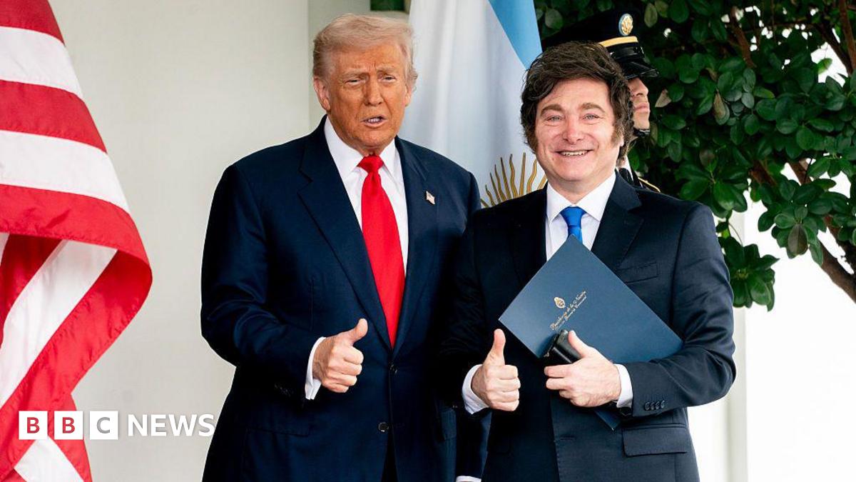 US President Donald Trump, left, and Javier Milei, Argentina's president, smile with their thumbs up outside the West Wing of the White House in Washington, DC, US, on Tuesday, Oct. 14, 2025, shortly after the US agreed to extend financial support for the Argentine peso.