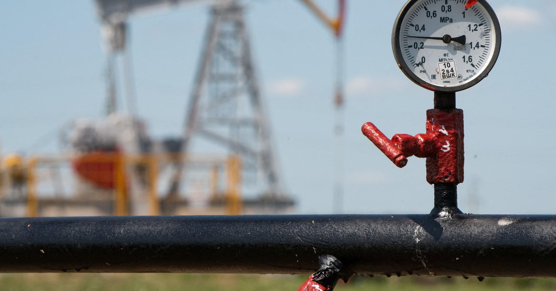 Oil set for biggest annual drop since 2020