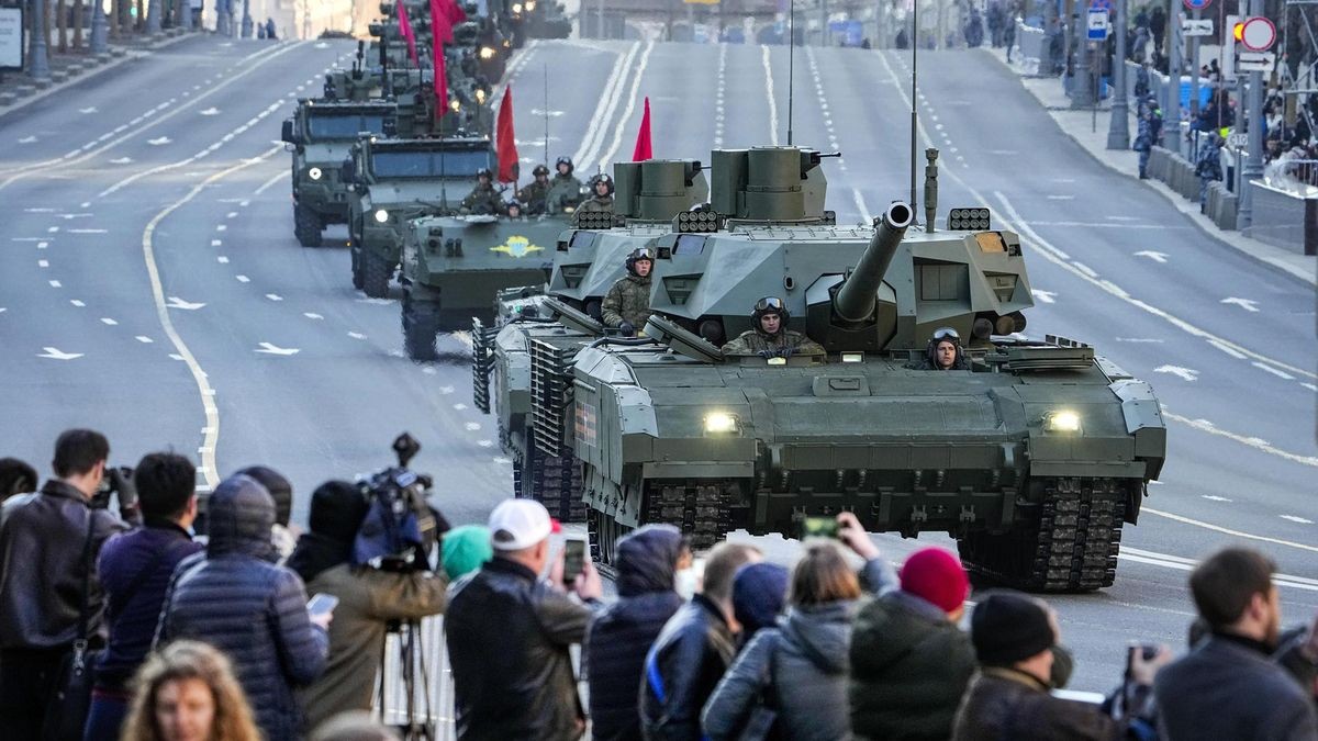 Kampfpanzer T-14 Armata bei der Militärparade in Moskau