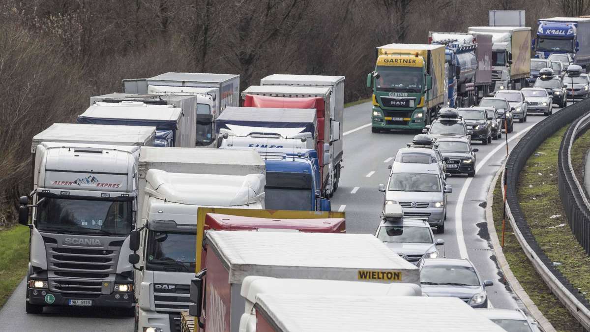 Mega-Stau an der Grenze zu Österreich: Autobahn in Bayern dicht